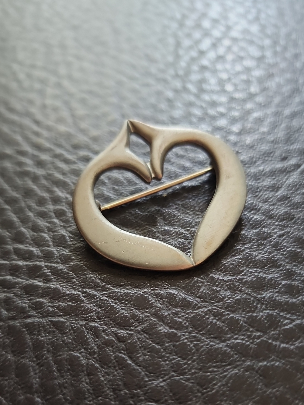 VTG Pewter Silver Heart Brooch Pin - Elegant Women’s Jewelry